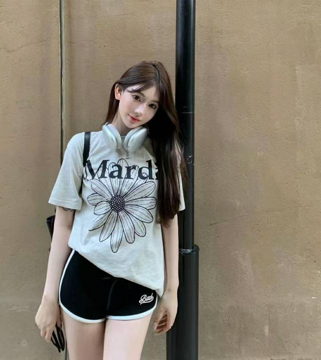 Mardimercredi小雏菊黑粉短袖T恤女圆领宽松纯棉上衣韩系淡人新款 款号：J01 颜色：白色黑雏菊 白色蓝雏菊 白色红雏菊 白色绿蓝雏菊 白色红黄雏菊