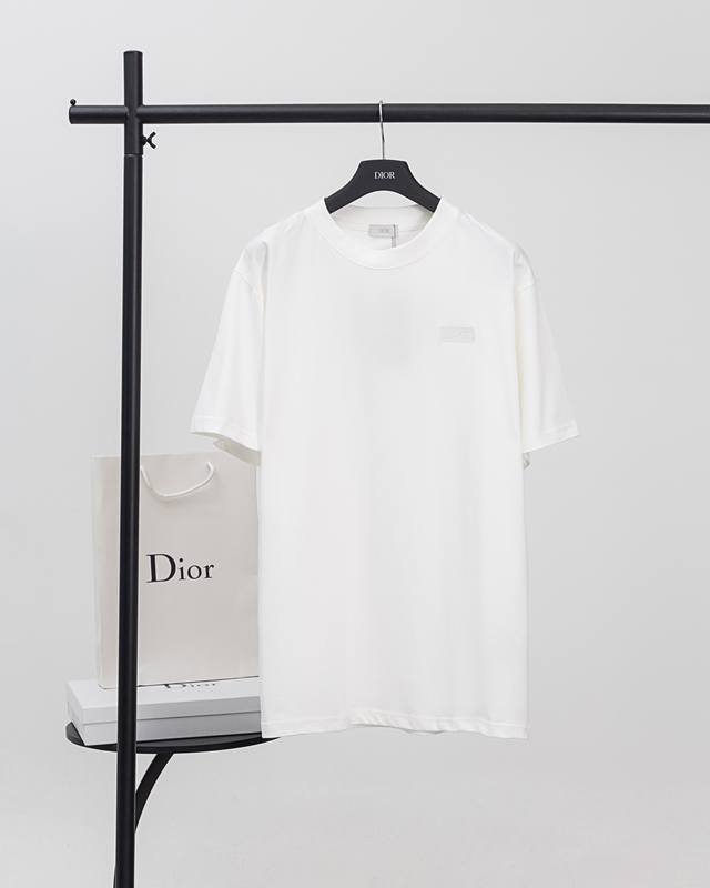 顶级版本.官网品质 Dior迪奥 24新款胸前Logo棉质刺绣短袖T恤 采用原板独家定制280克32支双纱纯棉面料质感非常柔软舒服 %区别市场的顶级面料 不缩水