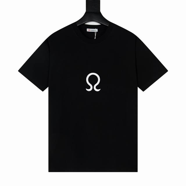 款号Y819 2025Ss字母标识限定刺绣短袖男女款 露露今年太好看难以形容对它的喜爱 既有高级感又兼顾舒适度 按头安利～ 立体凸起Logo很高级 一点儿也不会