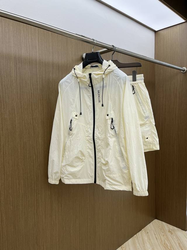 男女同款 套 Mon 2610春夏经典新款休闲防晒服套装 都市时尚休闲连帽款 超薄面料超软面料帅酷爆。时尚都市百搭款款，夏季必备神器，速干衣，水洗后快速脱水干爽