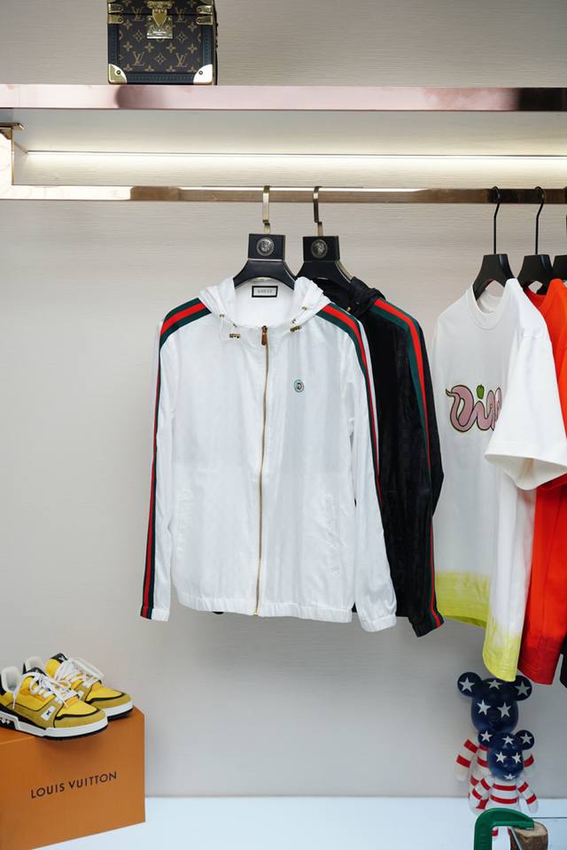 Gucci 古奇 防晒衣 经典款机能休闲外套拉链防水设计、防晒面料和谐又时尚没有违和感、亚太地区订单台湾外贸公司原单货产地意大利、材质精致细腻似乎是专利品质上乘