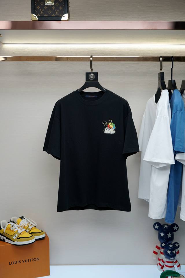 Lv-路易威登-2025春夏新品，优选特定原版开发双股精棉平纹面料，上身挺阔舒适度佳，外穿内搭随意搭配，男女同款夏日必备 尺码S-Xxl