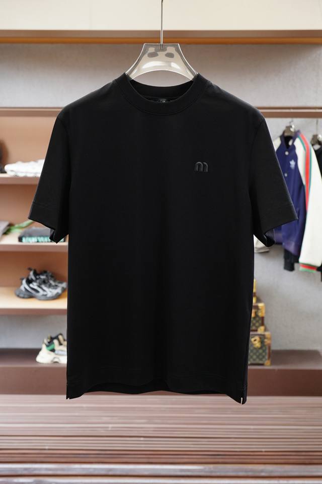 Lv 路易威登- 2025新款；春夏新款短袖，面料控必入款-采用进口高密度皮专柜定制皮马棉，质地温儒柔软 细腻柔软 上身自然是舒适 吸汗柔软细腻，不变形不起球，
