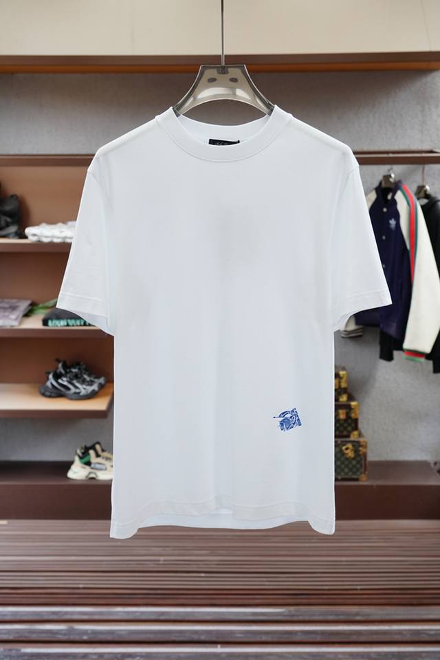 Bbr 巴宝莉 2025新款；春夏新款短袖，面料控必入款-采用进口高密度皮专柜定制皮马棉，质地温儒柔软 细腻柔软 上身自然是舒适 吸汗柔软细腻，不变形不起球，整