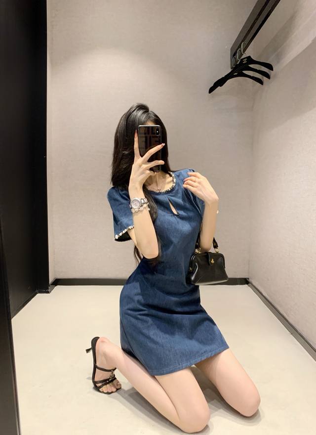 连衣裙 实拍经典简约名媛气质连衣裙 牛仔连衣裙 时尚舒适不挑人，上身美美美~大爆款， Sml X L 面料：牛仔 S码胸围86肩宽34腰围78裙长83 每个码胸