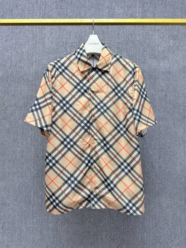 Bb-Z， ,B*Rberry 25Ss夏季新品 格纹短袖丝质衬衫 丝质面料 舒适亲肤 六合扣子 开合门襟 休闲常规版型 男女同款 卡其色 S M L Xl四码