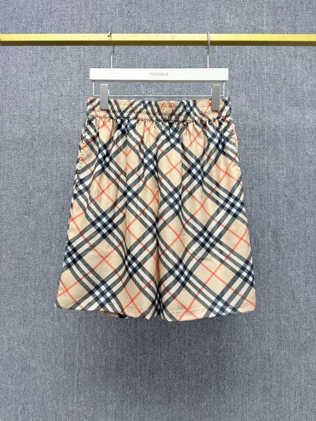 Bb-Z， ,B*Rberry 25Ss 夏季新品 格纹抽绳沙滩裤 丝质面料 舒适亲肤 卡其色 S M L Xl四码现货发售中 大货实拍细节图