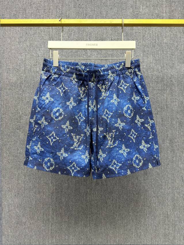 Lv-Z, ,L*Uis Vuitton 25Ss夏季新款 丝质休闲沙滩短裤 Lv Regatta 图案描摹繁华港口 夏日沙滩系列的航游主题呼应 弹力松紧带腰围