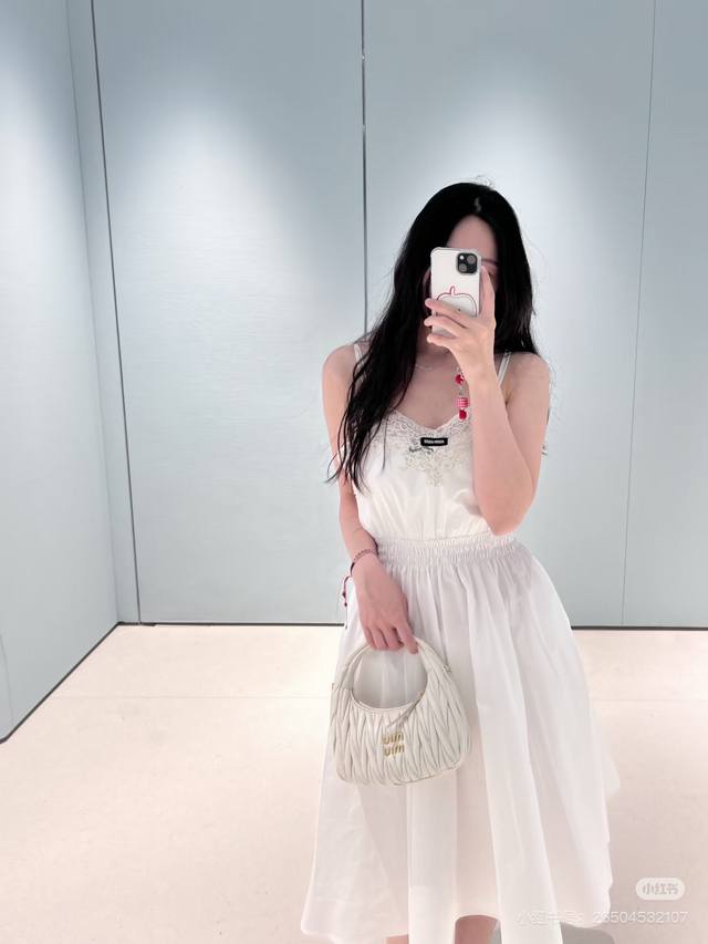 Miumiu25新款拼接蕾丝连衣裙 无法拒绝的温柔感 仙女系浪漫～ Sml