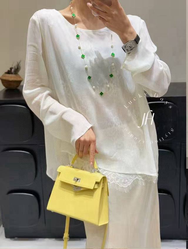 上衣 夏新欧货时尚圆领蕾丝拼接真丝长袖衬衫女宽松显瘦防晒衣 颜色：黑色，杏色 码数：Smlxl
