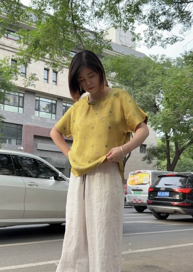 上衣 新中式国风复古高级感斜襟黄色上衣夏季新款贵气感圆领印花衬衫女 面料：人丝香云纱 Smlxl M码胸围108肩宽溜肩衣长67 每个码胸围平铺腰围相差4厘米，