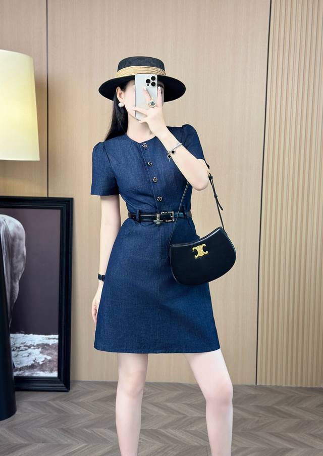 连衣裙 实拍经典简约名媛气质连衣裙 时尚舒适不挑人，上身美美美~大爆款， Sml X L 面料：牛仔薄 S码胸围84肩宽33腰围76裙长88 每个码胸围平铺腰围