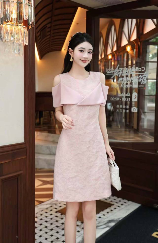 连衣裙 2670夏季新品,上新啦名媛气质圆领露肩新款法式提花连衣裙粉色 杏色Smlxlxxl