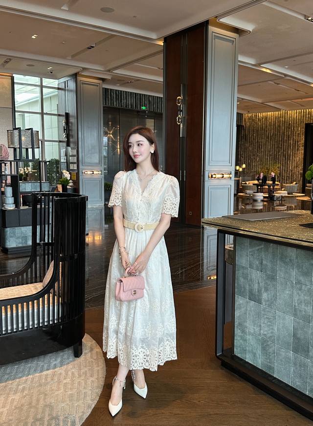 连衣裙 实拍经典简约名媛气质连衣裙 时尚舒适不挑人，上身美美美~大爆款， Sml X L 面料：天丝 M码胸围90肩宽36腰围74裙长125 每个码胸围平铺腰围