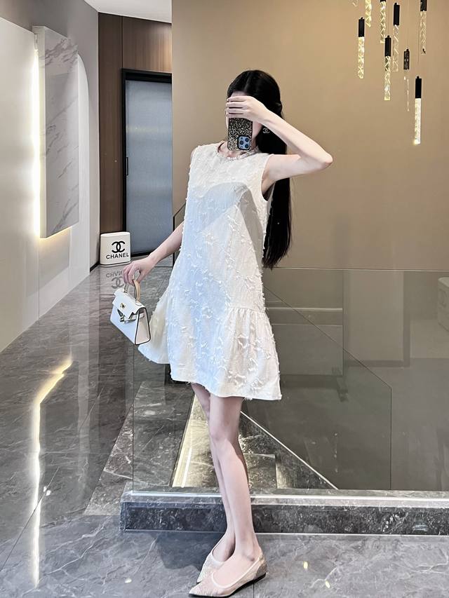 连衣裙 实拍经典简约名媛气质连衣裙 时尚舒适不挑人，上身美美美~大爆款， Sml X L 面料：人丝提花 S码胸围90肩宽33腰围88裙长86 每个码胸围平铺腰