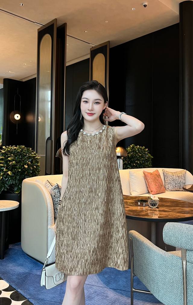 连衣裙 夏季新品褶皱时髦遮肉显瘦小众气质百搭无袖打底连衣裙女S M L X L 面料：棉混纺 S码胸围88肩宽35腰围94裙长88 每个码胸围平铺腰围相差，衣长