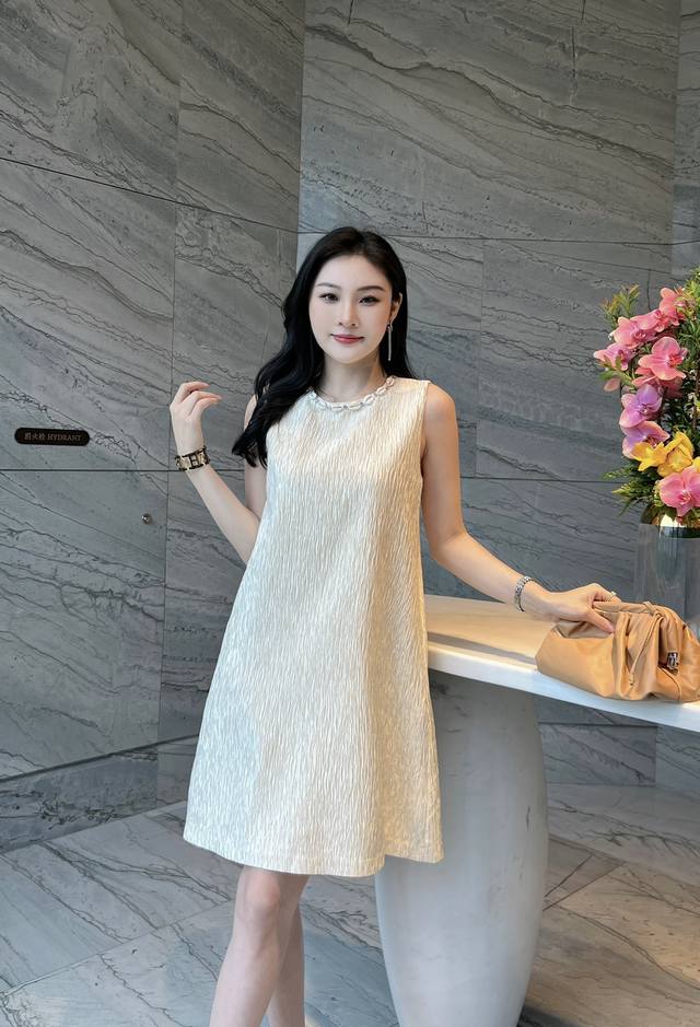 连衣裙 夏季新品褶皱时髦遮肉显瘦小众气质百搭无袖打底连衣裙女S M L X L