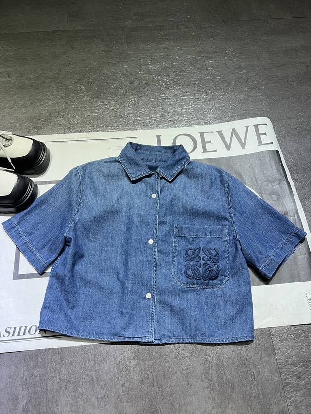 Pp Loew** 罗意威夏日限定Paula女装牛仔衬衫胸袋刺绣短袖上衣25新款出货，高端版本，原版开发，杨幂同款，上身超好看，现货Sml
