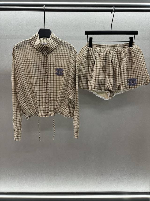 2680 Spring And Summer 套！Cc中古系列，格子裙裤套装， 炎炎夏日必备防晒套装，面料舒适透气， 立领上衣，腰部抽绳设计， 下摆花苞短裤搭配