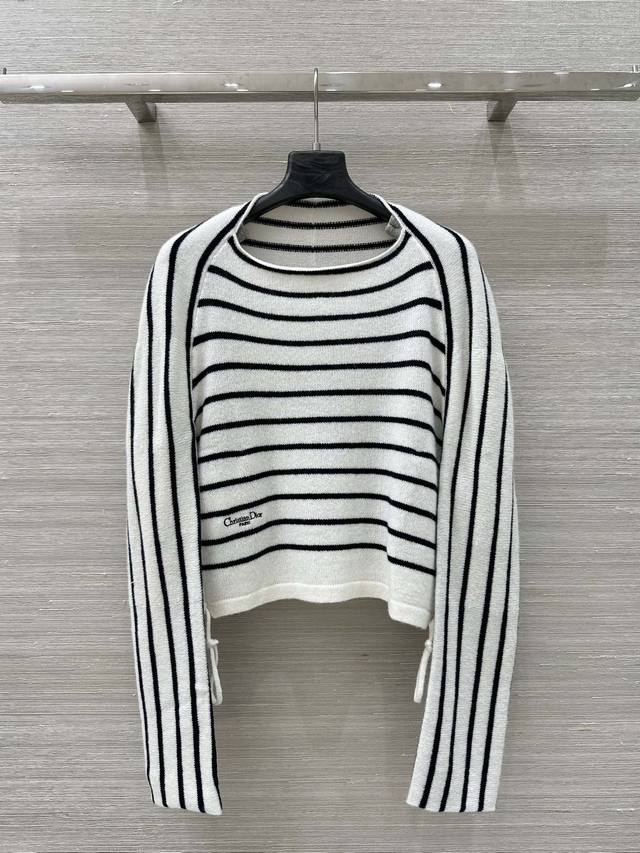 原单品质，独家首发 Missd 25早秋新品 抽绳设计抽绳条纹羊毛上衣。Yb开发 高版出品 羊毛纱线织造 密实细针工艺 舒适弹力 质感十足 落肩套头毛衣剪裁 不