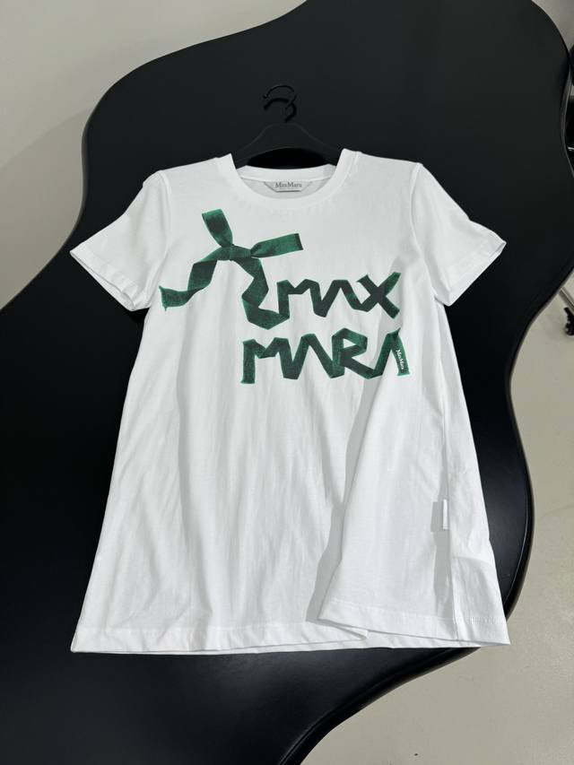 Maxma**新品棉质印花T恤 采用棉质平纹针织面料 饰飘带品牌标识印花图案 罗纹领口和下摆 男女同款 推荐入手 ：白色 ： Sml