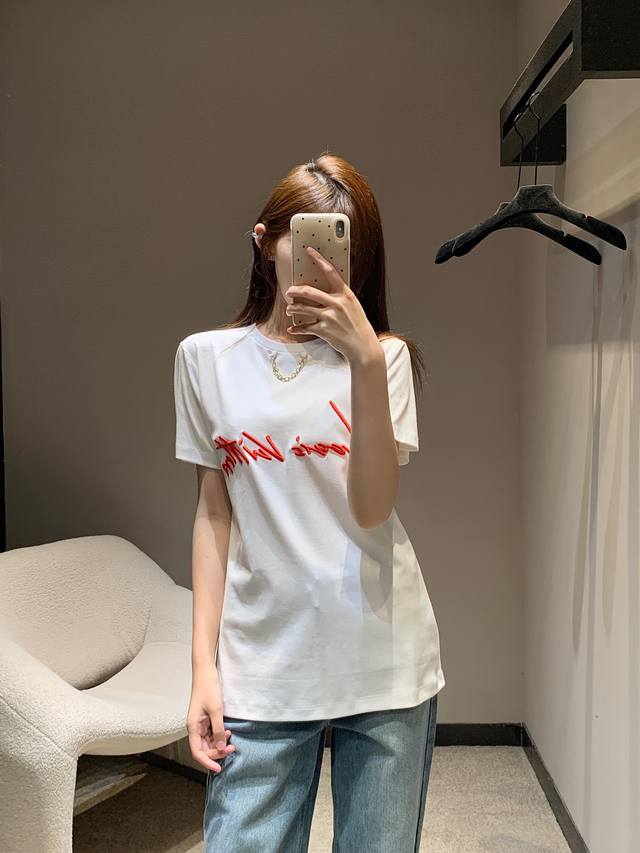 Louis Vuitto* 25Ss春夏新品Resot度假系列，Monogram重工立体刺绣圆领短袖T恤丨独家Yb开发！高版出品！取材柔软舒适的棉质针织，经典时