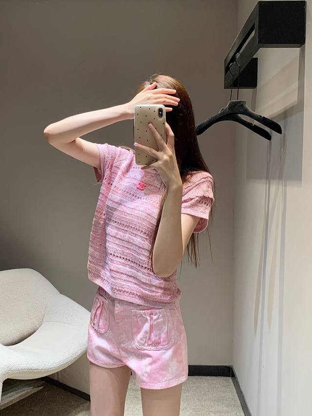 Chane* 25Ss春夏新品 镂空针织短袖上衣丨独家高版出品！羊毛纱线织造 质感高级透气 通体利用细密钩针肌理交织 勾勒出坑条花纹图案配合网状镂空纹路 凸显穿