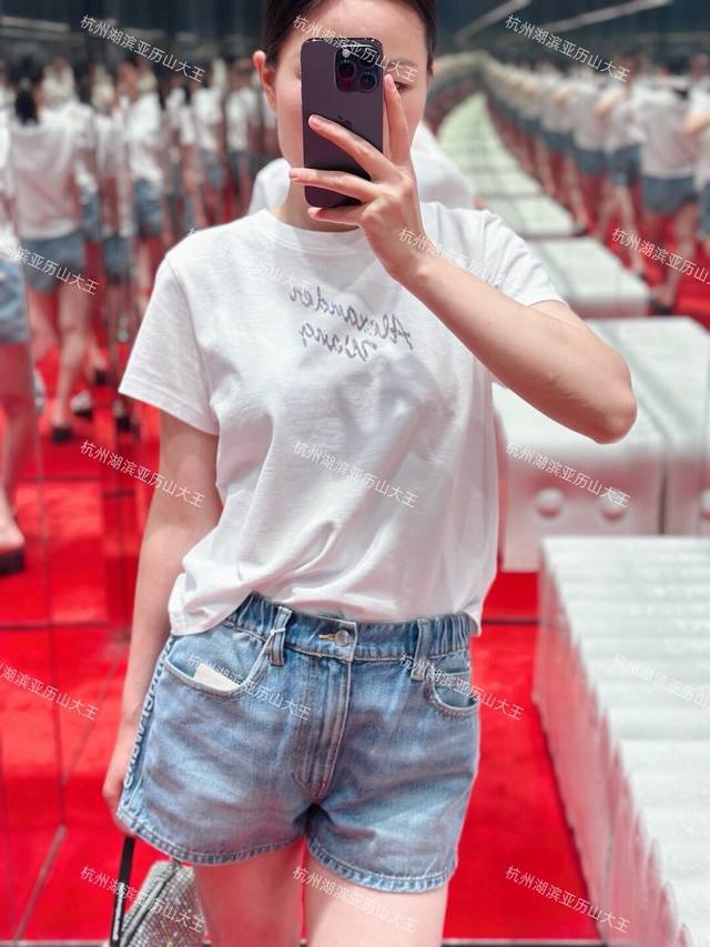Alex*Nder Wang 25Ss春夏新款 时髦女孩侧边浮雕字母设计牛仔短裤丨独家高版出品！复古街头美感造型神器！原版定制浮雕字母，复古洗水牛仔工艺帅气又时