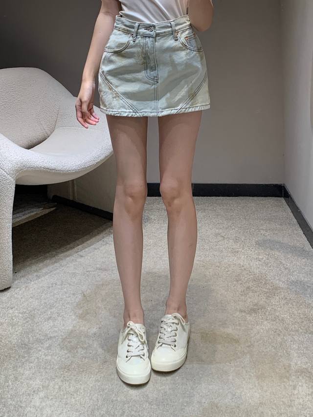 Maisonmargi*La 25Ss春夏新款 Mm6做旧复古牛仔短裙丨独家高版出品！进口牛仔棉面料 柔软舒适 质感显瘦兼备 高腰显瘦A字短裙版型 任何身形都可
