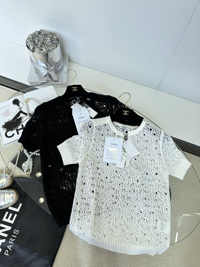 25Ss 小香镂空针织短袖上衣 水钻扣装饰 高级感满满 Size S M L