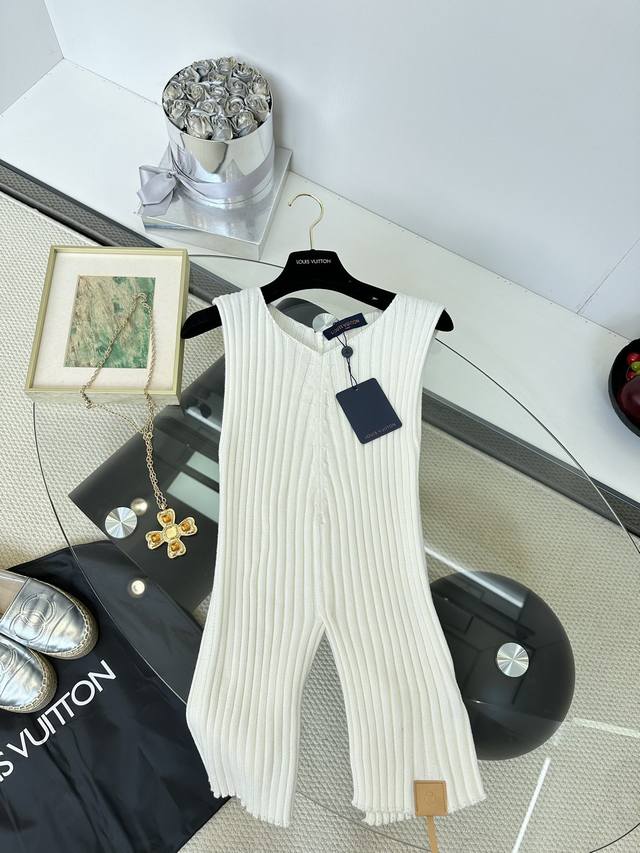 25Ss Lv专柜新品同步 高开衩设计背心上衣 引领不一样的时尚潮流 Size S M L