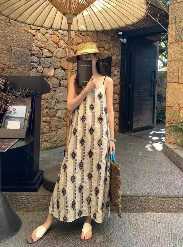 连衣裙 重工亚麻刺绣波西米亚度假风吊带连衣裙！气质显瘦中长款 自在慵懒随性！欧洲站设计师款度假风复古刺绣花色吊带沙滩裙！藏青绣花Smlxl