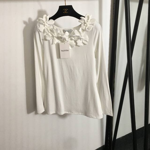 款号 6008 Valentin*新款 立体花朵装饰领边长袖T恤，白色，黑色，S-Xl， Ｍ码：胸围88，袖长58，衣长62