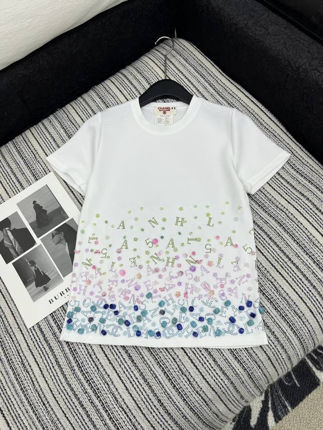 爆款现货 原单品质 Chan*｜25中古系列手工订珠短袖T恤 高弹力上身巨显瘦！ 定制纯手工 精品设计 奢华时尚！ 时髦精必备单品解锁所有穿搭！ 认准我家品质！