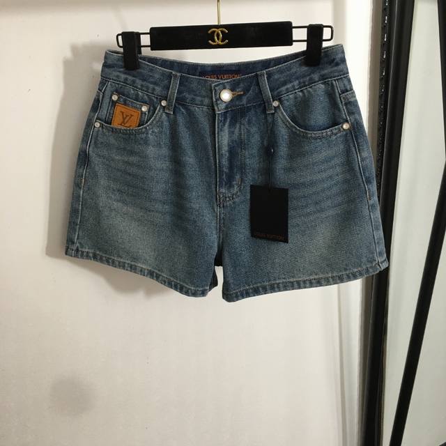 款号20253614 Lv*新款 后背口袋大Logo刺绣百搭牛仔短裤，蓝色，S-Xl， M码；腰围72，长35