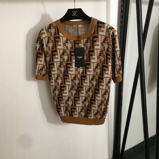 款号20253604 Fend*新款 老花F字母套头短袖针织衫上衣，咖色，蓝色，黄色，36 38 40， 38码；肩宽40，胸围90，袖长25，长59