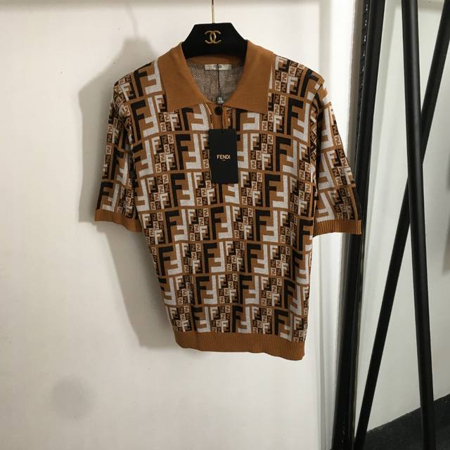 款号20253603 Fend*新款 老花F字母Polo领短袖针织衫上衣，咖色，蓝色，黄色，36 38 40， 38码；肩宽38，胸围86，袖长27，长59