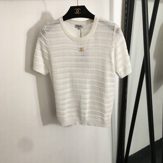 款号20253601 Chane*新款 小香Logo镂空短袖针织衫，白色，蓝色，36 38 40， 38码；胸围84，袖长22，长56