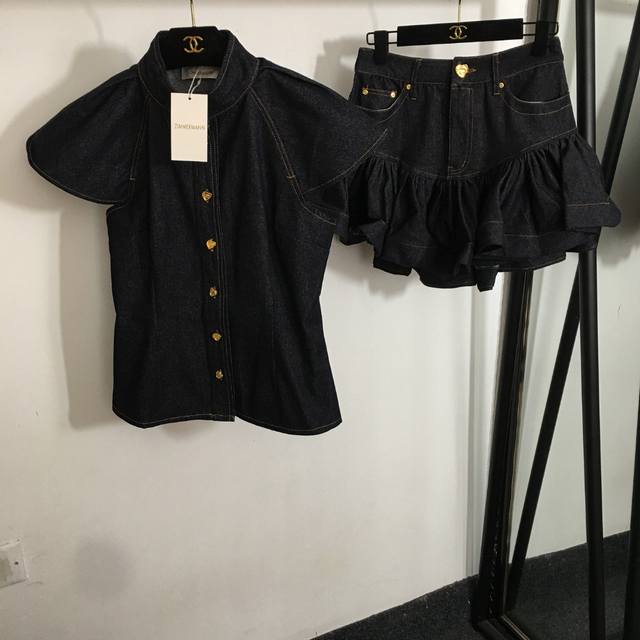 款号20251417 Zimmermann新款牛仔套装，爱心纽扣 荷叶袖立领牛仔背心外套+荷叶摆牛仔短半裙，蓝色，Sml， S码；胸围90，长56；腰围66，长