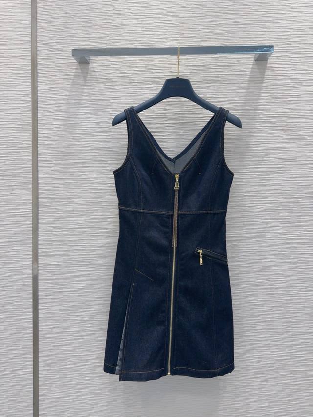 Louis Vuitto*2025Ss新款 一系列出品 高版出品~超时髦新款丹宁牛仔 个性色调上身又酷又飒爽 纹理细腻，棉感自然，既有筋骨感又不失柔软，超级漂亮