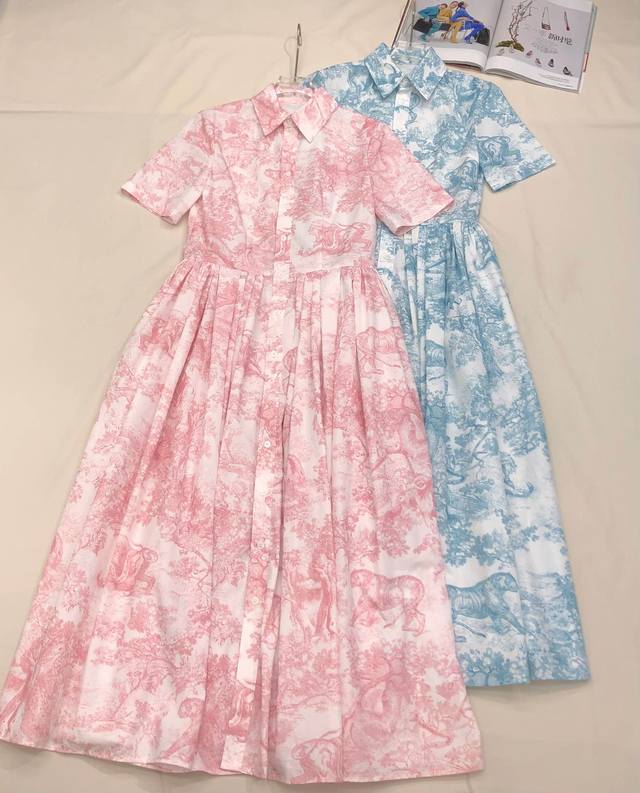 4家粉色丛林动物 连衣裙 图案印花面料 整件衣服做工更是非常精细 一系列款 高品质 尺码Sml
