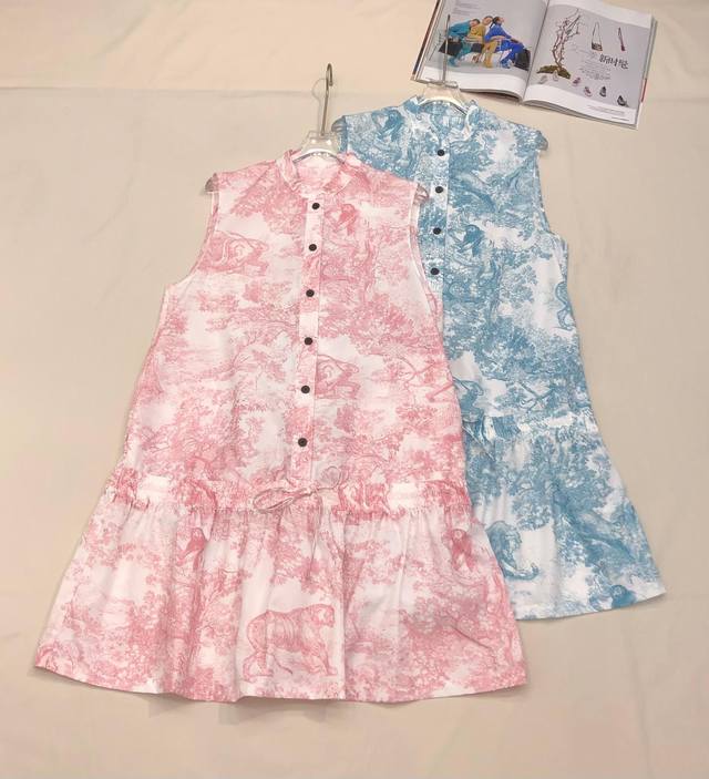 4家粉色丛林动物 无袖连衣裙 图案印花面料 整件衣服做工更是非常精细 一系列款 高品质 尺码Sml