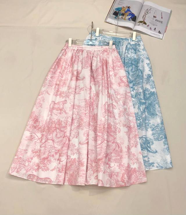 4家粉色丛林动物半裙 图案印花面料 整件衣服做工更是非常精细 一系列款 高品质 尺码Sml