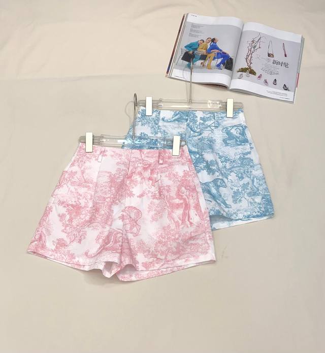 4家粉色丛林动物短裤 图案印花面料 整件衣服做工更是非常精细 一系列款 高品质 尺码Sml
