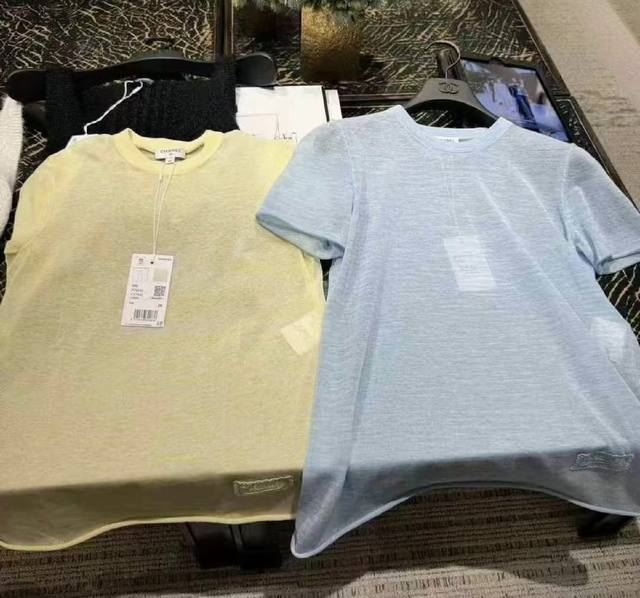 Chpn*25薄款短袖 T恤马卡龙色系夏日时髦与舒适的完美结合 面料让人眼前一亮 薄款设计，微透质感，带来一丝小清新的性感，下摆精致的绣花简约而不失高级感 轻松