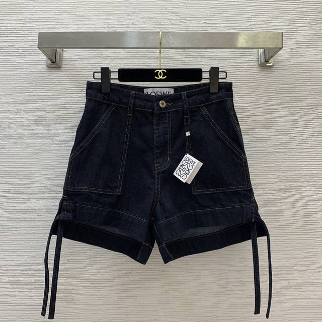 款号G25022784 Loew*新款高端定制洗水牛仔棉 原版字母Logo纽扣后背方块皮牌徽标装饰高腰绑带牛仔短裤！ M码：腰围72，前裤长33 38