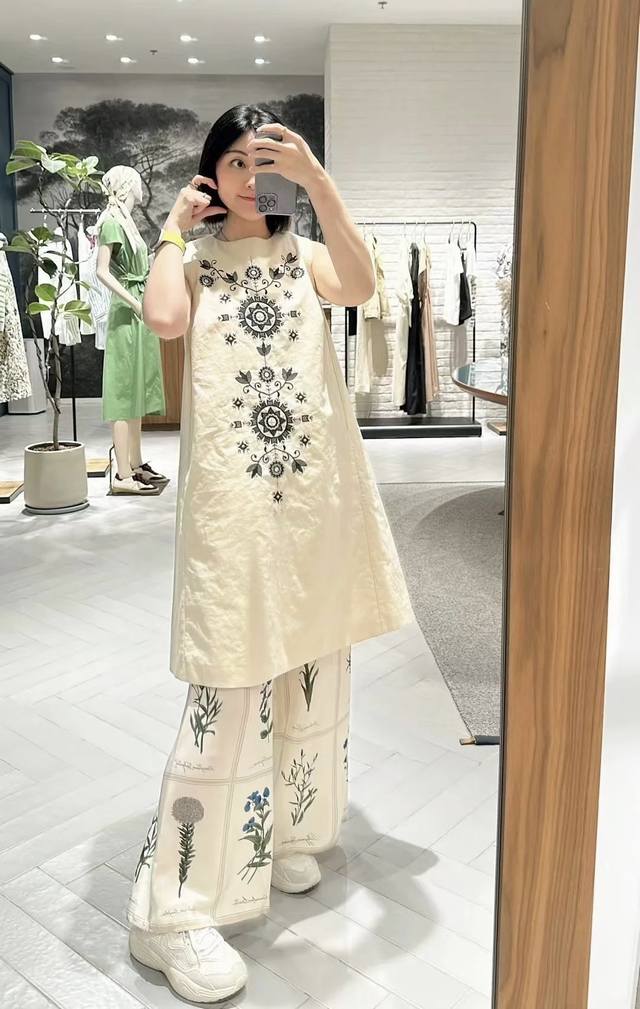 款号D25060843 Maxmar*A新款 时尚复古重工刺绣图案宽松百搭A版型无袖P麻料连衣裙！ M码：胸围98，衣长92