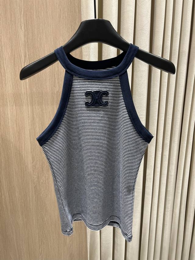 上新Ce老花标刺绣条纹针织背Embroidered Triomphe Striped Knit Tank 这款背心以简约的海军蓝白细条纹呈现，配以标志性Trio
