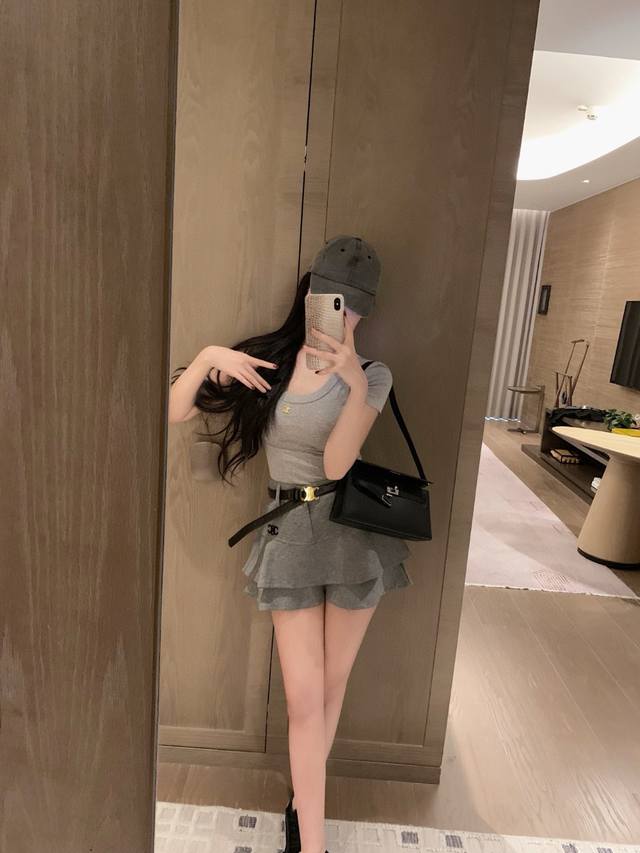 Celin*手缝金属凯旋门后背拼接蕾丝显瘦短袖荷叶边裙裤套装～～配腰带Sml 上衣 半裙