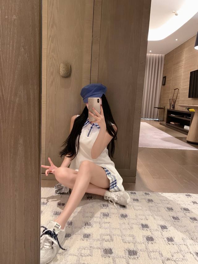 Burber*经典格子刺绣Polo领背心连衣裙～～下摆百褶拼接高级减龄Sml